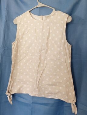 Charlie Paige Linen Blend Top Beige Polka Dot Tie-Hem